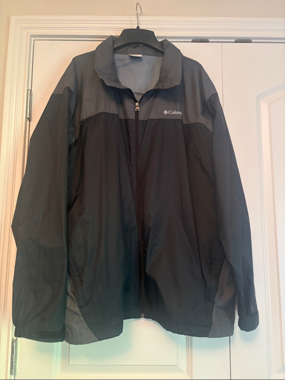 Columbia Men's Two-Tone Black & Gray Windbreaker Jacket